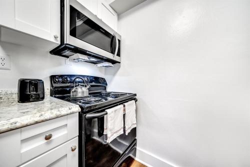 King Water View - No Extra Fees - Palm Wave Says in Coconut Creek (FL)