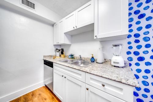 King Water View - No Extra Fees - Palm Wave Says in Coconut Creek (FL)