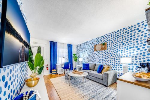 King Water View - No Extra Fees - Palm Wave Says in Coconut Creek (FL)