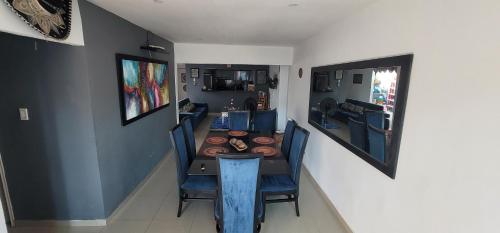 Shared lounge/TV area, Casa Caribe Cartagena in La Espanola