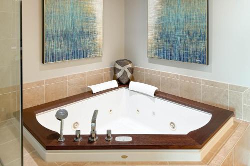Turquoise Place Unit 2407C - image 4
