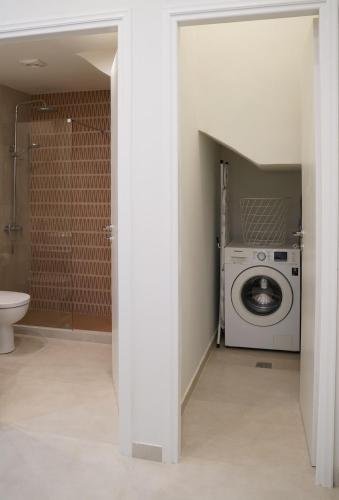 HeKo Collection | Modern stay near Marina Zeas Athens 