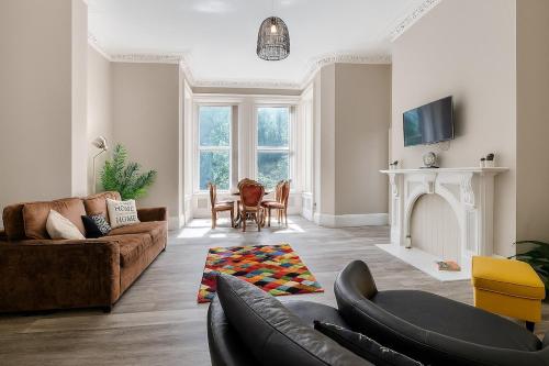 Sky Emerald Manygates Park with Workspace and Private Parking gîte à louer Agbrigg