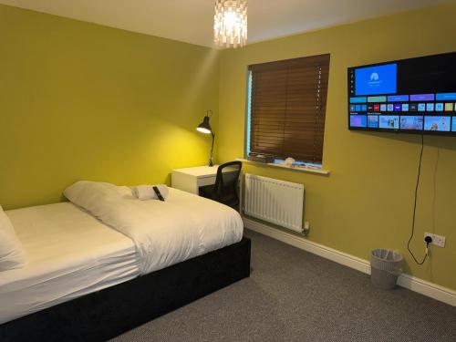 Ipswich Contractor & Holiday Stay - Parking x4 - Smart Access