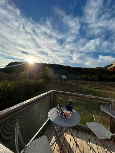Prêt-à-camper, dôme (Pret-a-camper, dome) in Lake Edouard (QC)