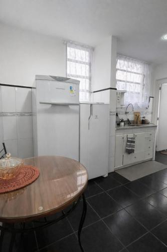 Kitchen, Lagoa Private Room Rio de Janeiro in Humaita