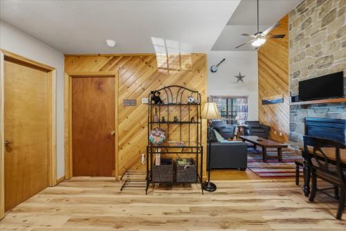 529 Reba Cabin in Gatlinburg, USA