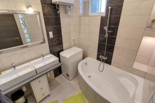 Tamara Apartment - image 3