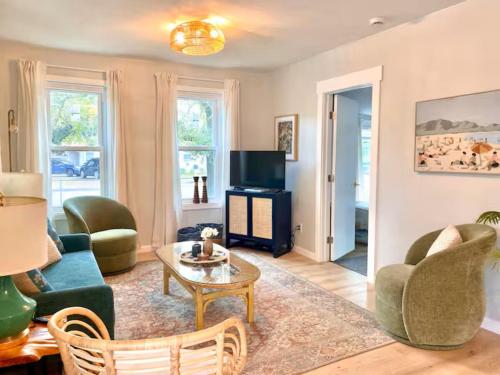 The Cozy Cottage- Close to Everything! in Pensacola Downtown