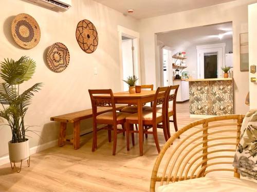 The Cozy Cottage- Close to Everything! in Pensacola Downtown