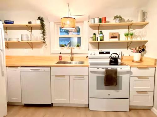 The Cozy Cottage- Close to Everything! in Pensacola Downtown