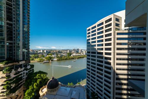 Lux 18th floor 2br 2bath, River view, Pool, Spa, Sauna, Gym, Wifi,, Brisbane