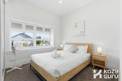 KozyGuru | Manly | Top-Floor Panoramic Seaview Gem - image 14