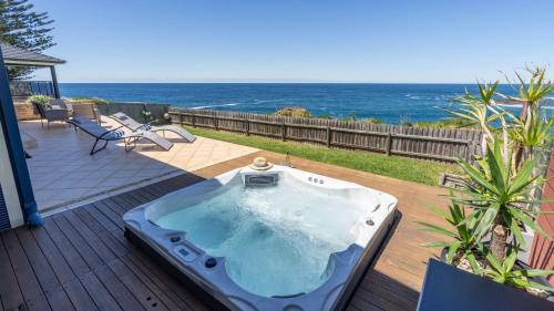 Bombora At Kiama - Gerringong