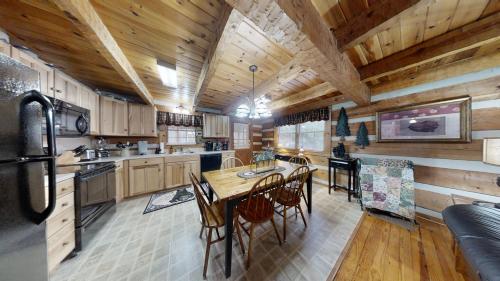 Brunos Mountain Cave cabin in Sevierville, USA