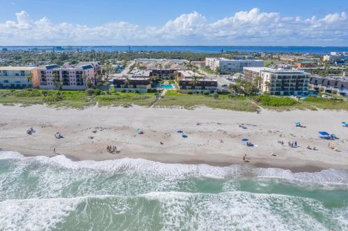 Cocoa Beach Club - image 31