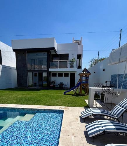 Casa privada con alberca, Rooftop con Jacuzzi - Oaxtepec in Corral Grande