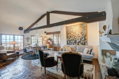 Maison Sans Delai with Sea View Terrace - Happy Rentals - image 3