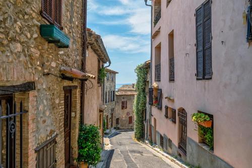 Maison Sans Delai with Sea View Terrace - Happy Rentals - image 2