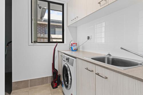 Gold Coast Oasis 4BR Villa in Coomera in Coomera