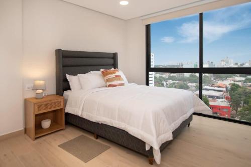 Cozy Studio 200Mbps Gym & Pool Walk to Malls