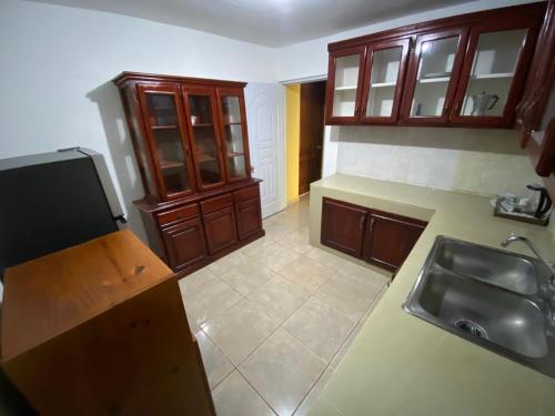 Villa Valencia - Tu Refugio con AC y Cocina tras un Dia de Playa in Los Patos