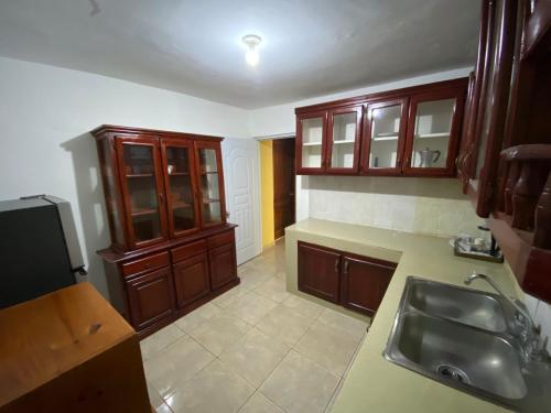 Villa Valencia - Tu Refugio con AC y Cocina tras un Dia de Playa in Los Patos