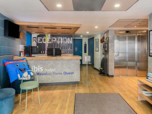 Фасада на хотела, ibis budget Meudon Paris Ouest in Issy-Les-Moulineaux