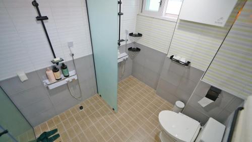 room detail thumbnail 2