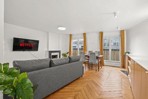 Paris 1st 1BR Apartment Near Louvre Free Netflix - image 4