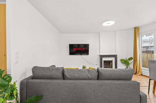 Paris 1st 1BR Apartment Near Louvre Free Netflix - image 10
