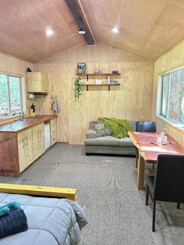 Secluded Redwood Cabin in Takapau