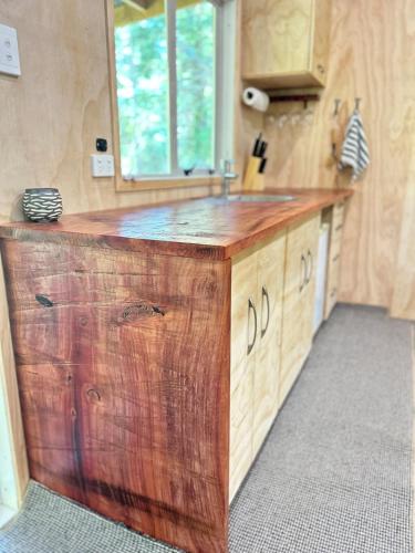 Secluded Redwood Cabin in Takapau