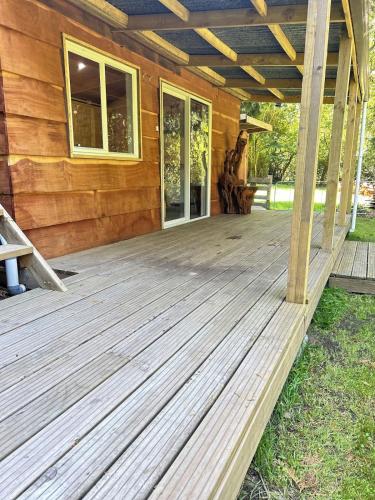 Secluded Redwood Cabin in Takapau