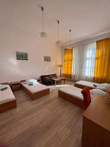 4 twin beds