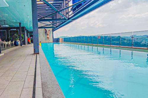 Luxe Suite Above Mall at Mossaz Suites by HCK - image 12