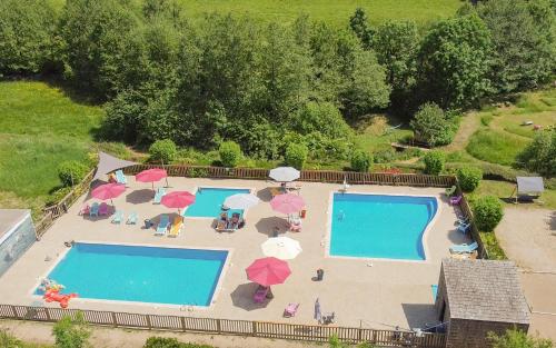 Yüzme havuzu, Résidence Fleurs d'Aubrac (Residence Fleurs d'Aubrac) in Laguiole