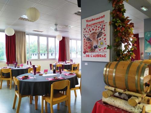 Restoran, Résidence Fleurs d'Aubrac (Residence Fleurs d'Aubrac) in Laguiole