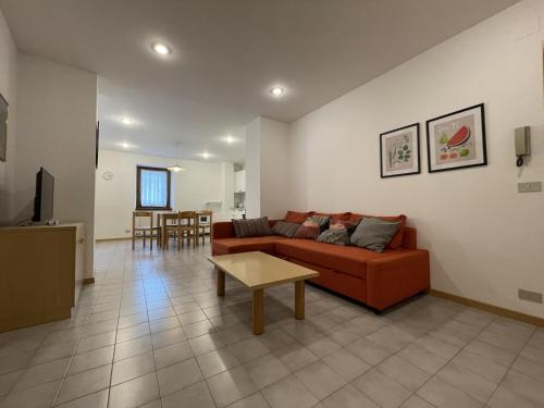 Koplietošanas atpūtas telpa ar TV, Appartamento Vadaione Est in Giustino