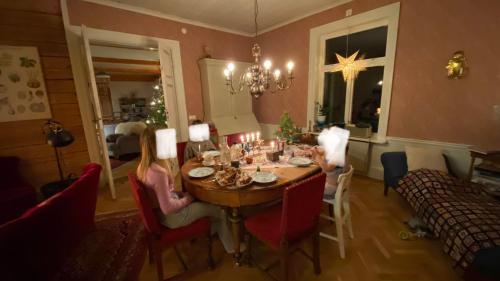 Prästgård med pool & älv (Prastgard med pool & alv) in 시스스레백