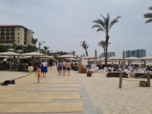 ビーチ, Raanana Dream Apartment with swimming pool in ラーナナ