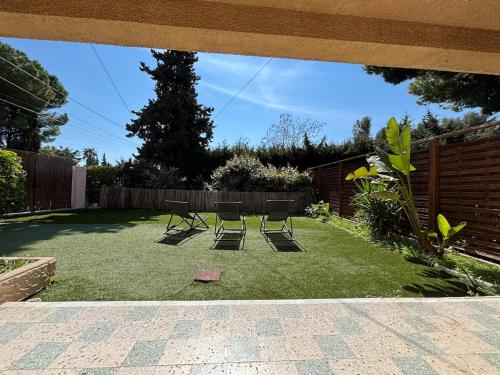 Bas de villa et jardin privatifs - à 10 mins à pieds des plages & parking - Les Bambous