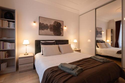 Luxury Renovated 1BR Neuilly Porte Maillot