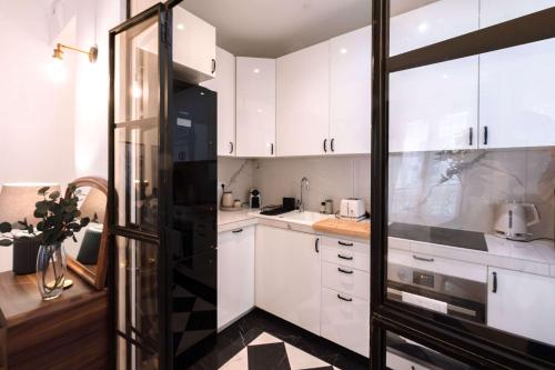 Luxury Renovated 1BR Neuilly Porte Maillot - image 13