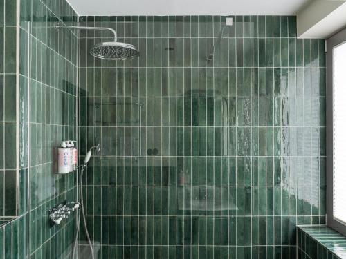 room detail thumbnail 2