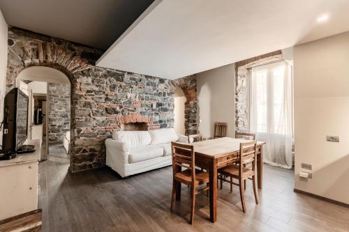 Romantic Chic Apartment by Quokka 360 - Charming Historic Apartment in Como Center