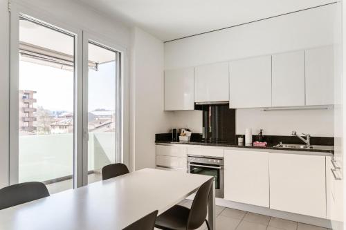 Mola Apartments Lugano by Quokka 360 - Terrace and Parking - image 2