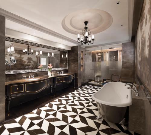 卫浴间, 乌代浦尔莱佛士酒店 (Raffles Udaipur) in 乌代浦