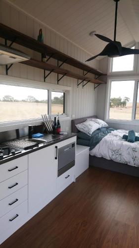 Hounds Run Vineyard - Tiny House in the Grampians in Great Western