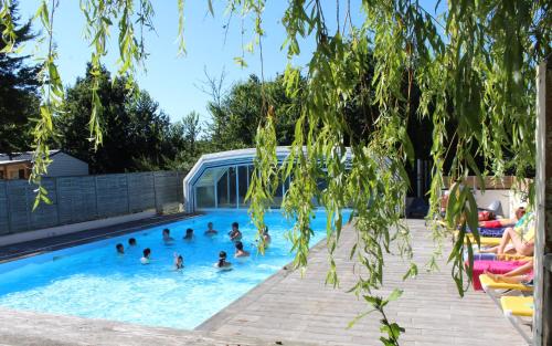 Peldbaseins, Camping Le Neptune in Lanloup